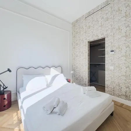 Design & Comfort In Porta Romana Apartamento *