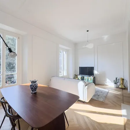 Design & Comfort In Porta Romana Apartament *