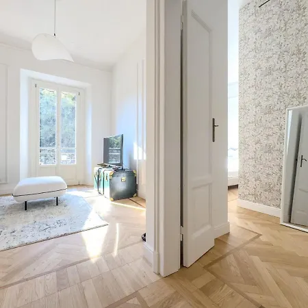 Design & Comfort In Porta Romana Mediolan