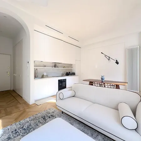 Design & Comfort In Porta Romana Mediolan